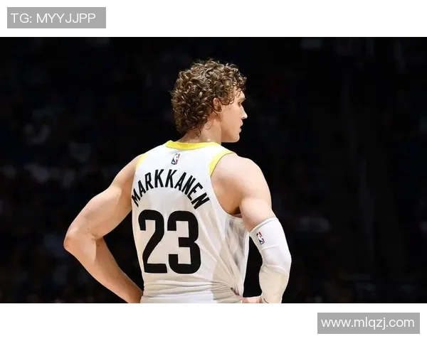 克莱汤普森:勇士队的三分射手与不屈精神的象征 克莱汤普森:勇士队的三分射手与不屈精神的象征