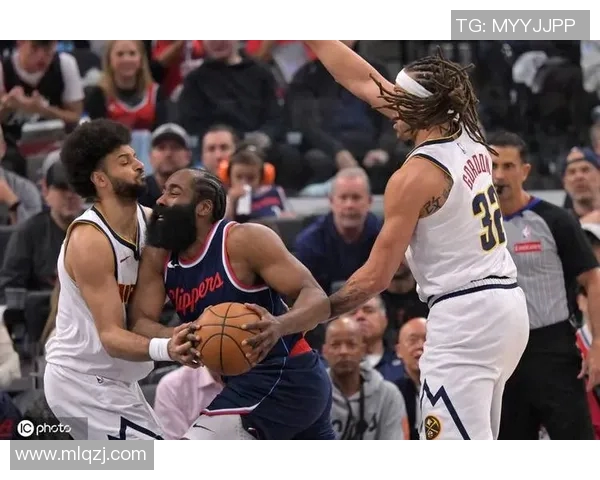 掘金与快船的激烈对决雨燕直播全程呈现精彩瞬间