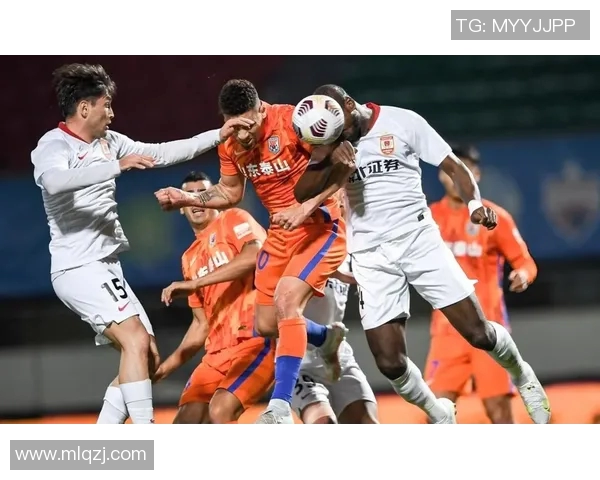 中超激战山东队迎战深圳队全力争胜展现球队实力与斗志