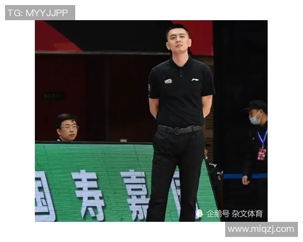 任骏飞带领球队奋勇拼搏展现篮球精神与团队力量的精彩瞬间